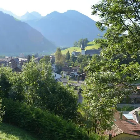 Huebeli - Chapman Appartement-fewo- Dusche Oder Bad- Wc- 2 Schlafraeume By Interhome Zweisimmen